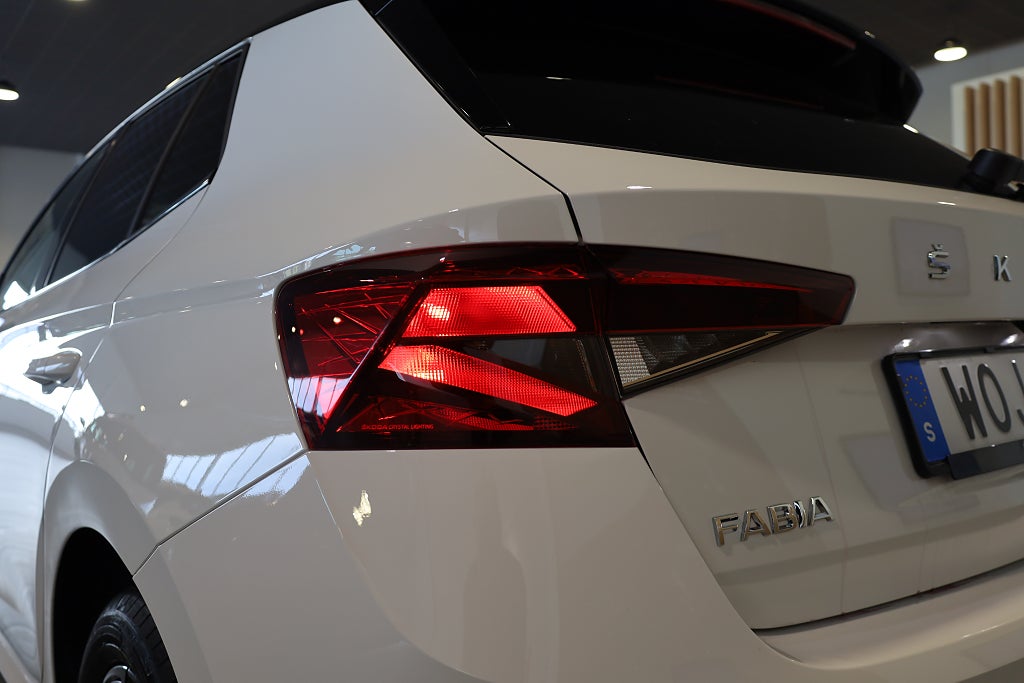 Skoda Fabia 1.0 TSI AUT Style CarPlay PDC Rattvärme Kamera 2023