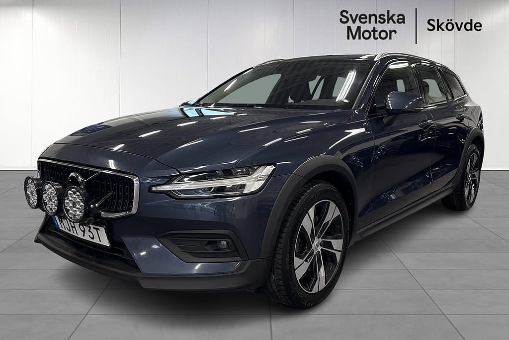 Volvo V60 Cross Country B4 AWD, 197hk, Momentum H/K Drag Värmare B-Kam...