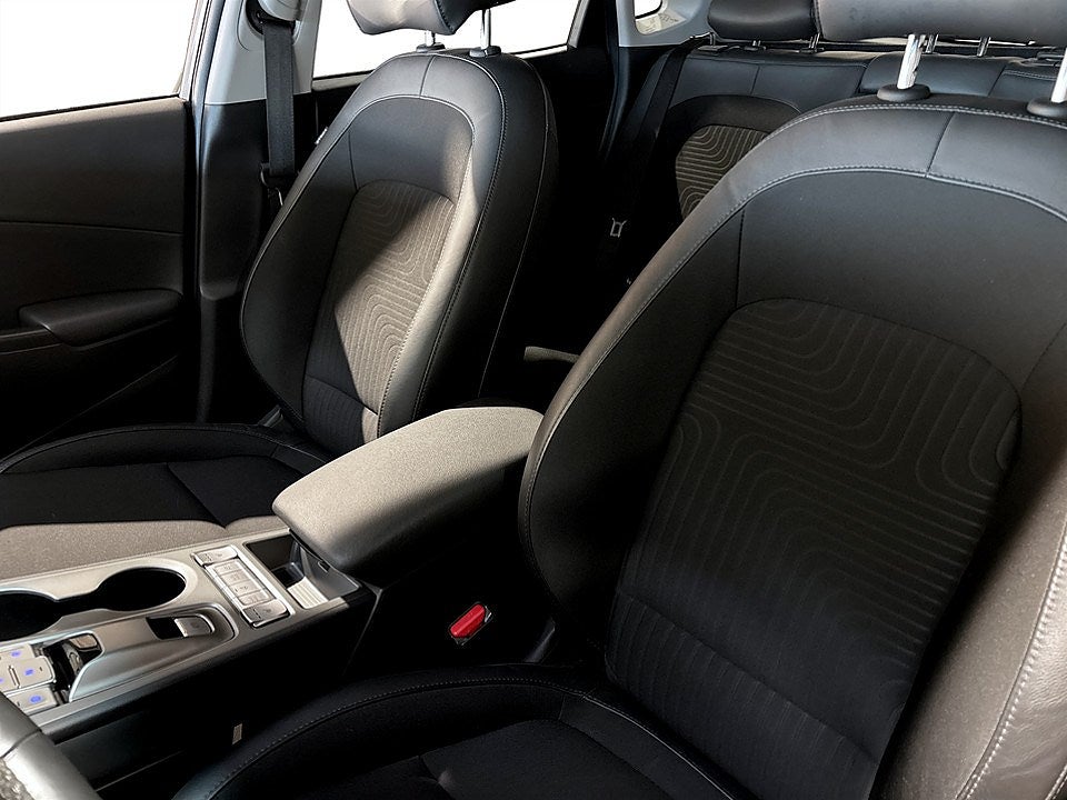 Bild på Hyundai Kona Essential 39.2kWh 136hk Aut - B-KAMERA, RATTVÄRME