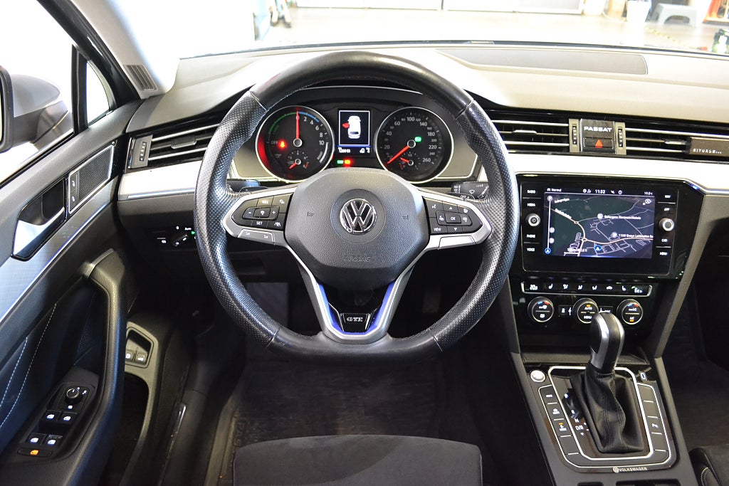 Volkswagen Passat Sportscombi GTE Plug-in Kamera Drag Värmare Navi IQ