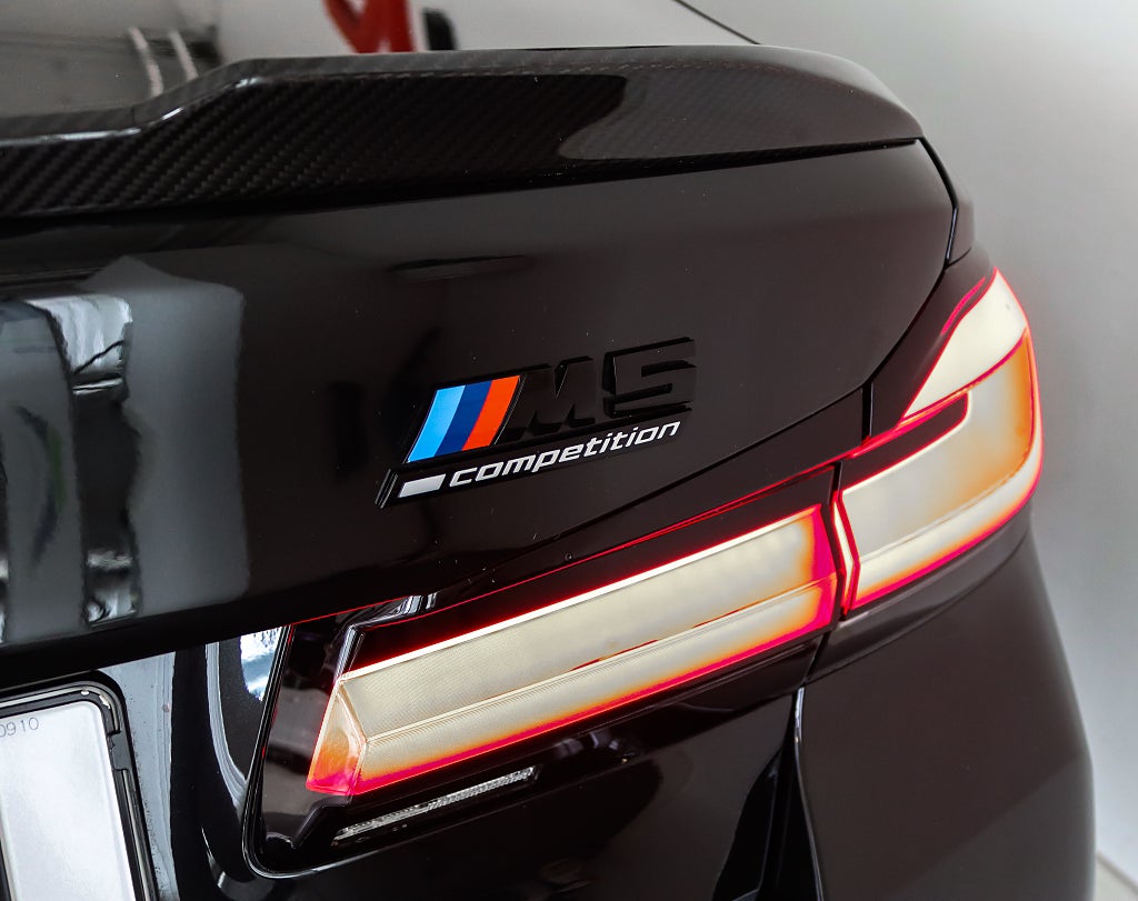 BMW M5 Competition Kolfiber Massage Milltek HuD 360 H/K