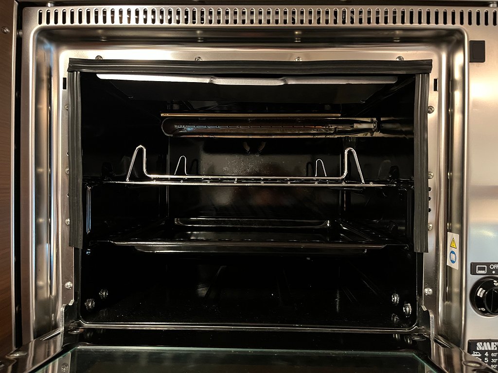 Elnagh Baron 22  / Automat / AC bodel / 7 bältad / B-körkort - Elnagh