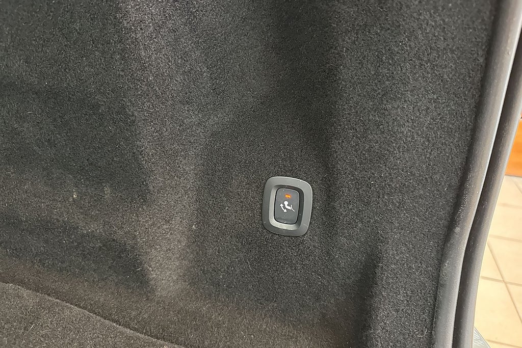 Volvo XC60 Recharge T6 AWD Aut Core Edition V-hjul Pano Kamera Nav miniatyr 13