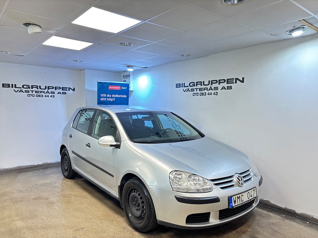 Volkswagen Golf 5-dörrar 1.6 / Låg mil / Ny Bes / Ny Serv / Kamrem Bytt