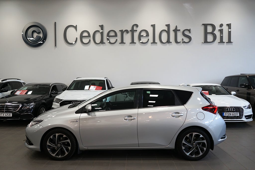Toyota Auris Hybrid e-CVT Nybes MoK-värm Kamera SoV-hjul 3,45%