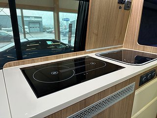 Husbil-halvintegrerad Volkswagen Crafter 177HK AUT AWD 7 av 18