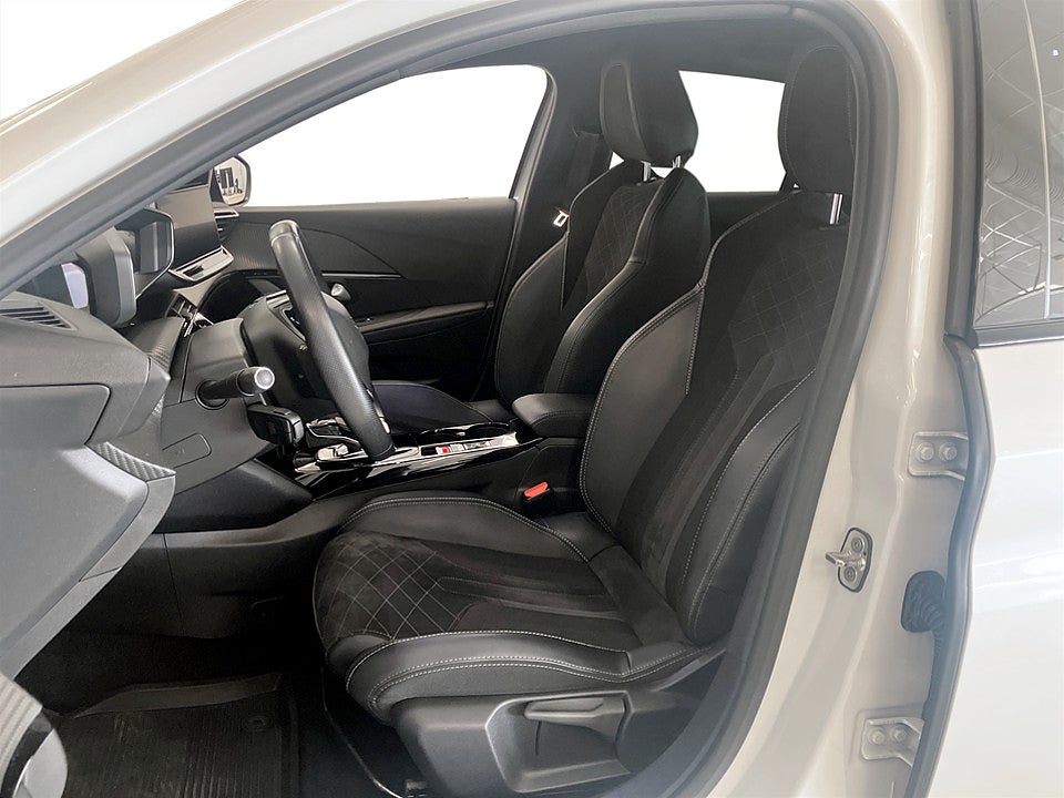 Bild på Peugeot E-208 GT Pack 50kWh 136hk Aut B-KAMERA