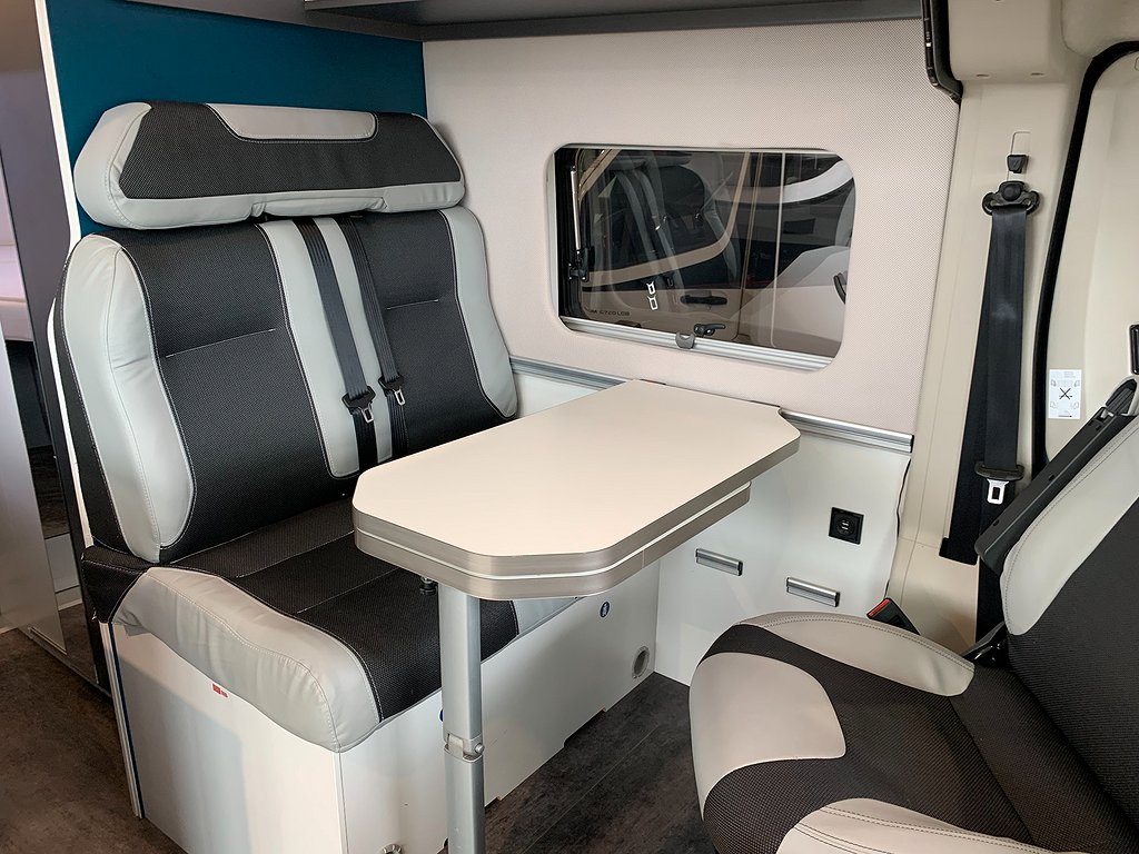 Pilote V 630 J / B-körkort / Långbädd / Solcell / Ugn /160hk - Pilote