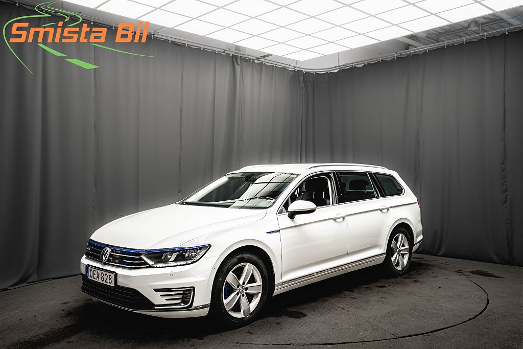 Volkswagen Passat GTE Plug-in B-VÄRMARE DRAG KAMERA CARPLAY 218hk