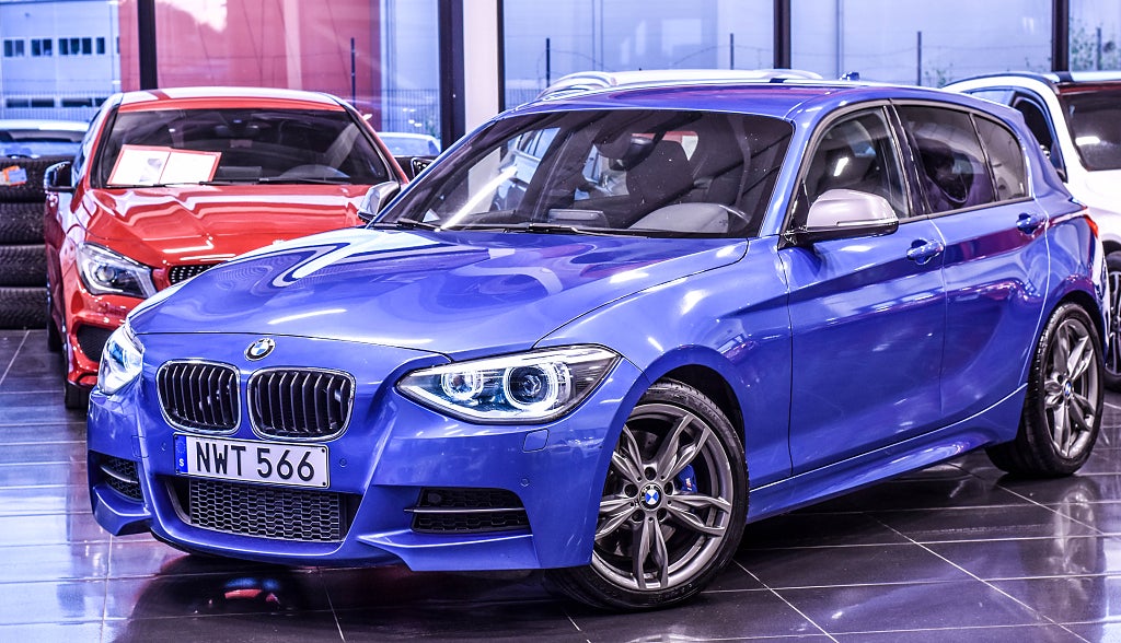 BMW M135i xDrive 5-dörrars Steptronic|2ägare|God Servicehistorik