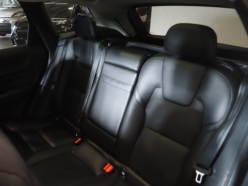Volvo XC60 Recharge T6 AWD Inscription Pano Drag VOC Kamera Läder 2021