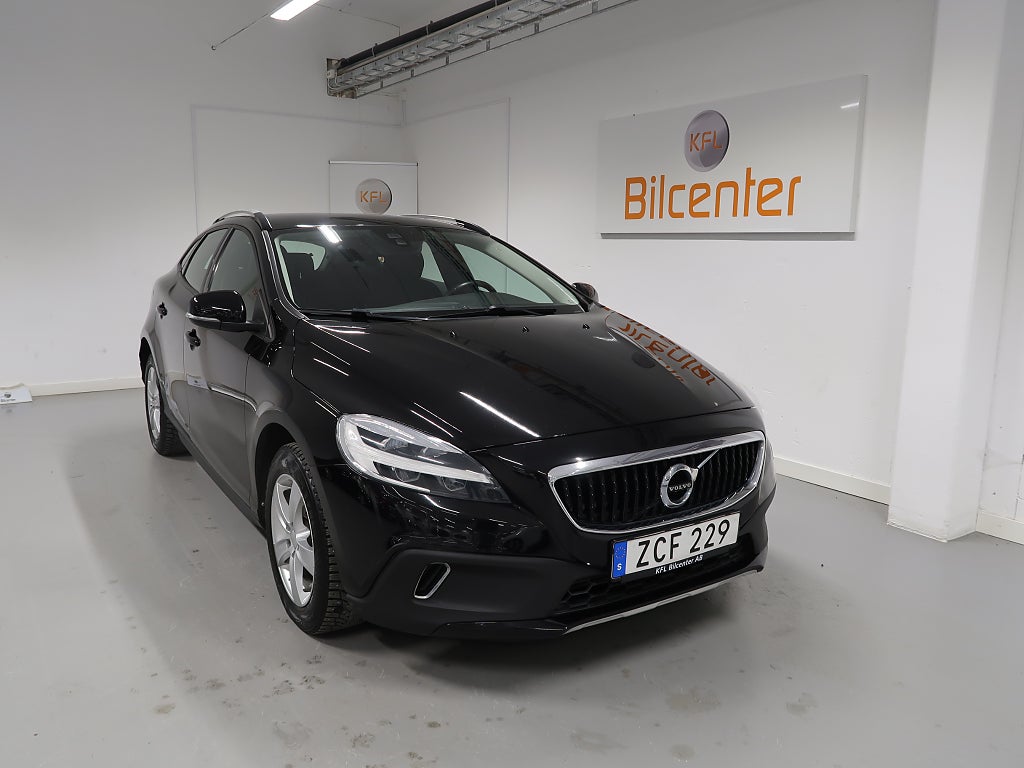 Volvo V40 Cross Country *3,99% RÄNTA* D2 V-Däck ingår Drag-Värmare-VoC-Farthåll