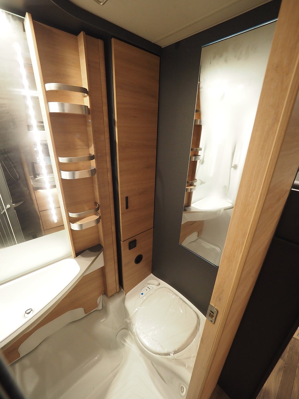 Knaus L!ve Ti Platinum Selection 650 MEG AUT I Markis I 3500kg