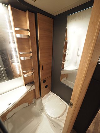Husbil-halvintegrerad Knaus L!VE TI PLATINUM SELECTION 650 MEG 15 av 18