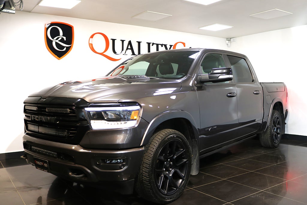 RAM 1500 Crew Cab Laramie Night 5.7 Rambox / H&K / Pano / Moms