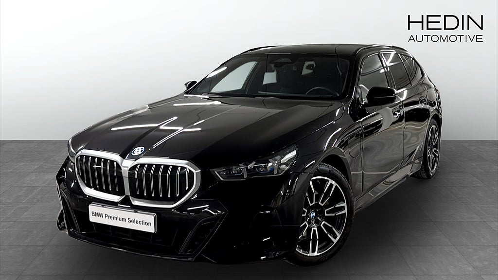 BMW 530e xDrive Touring M sport / Dragkrok / Rattvärme
