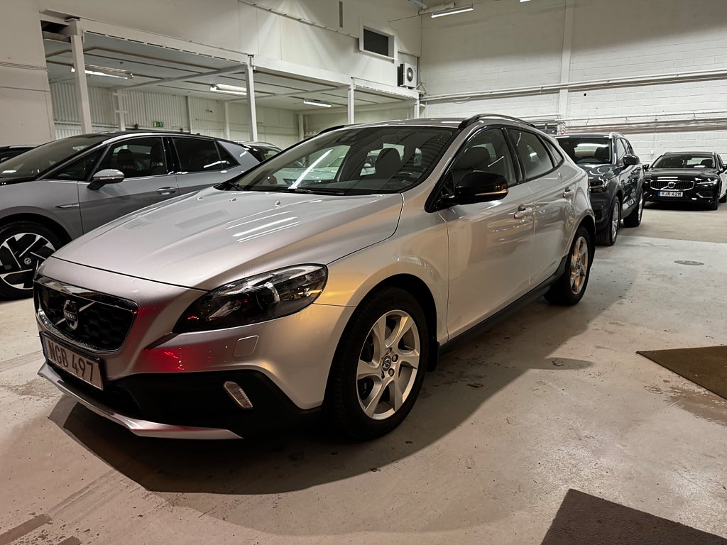 Volvo V40 Cross Country D3 Momentum Driver Support GPS