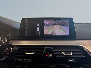BMW 530i xDrive Touring M Sport Drag Kamera Rattvärme Mvärme S&V – bild 11
