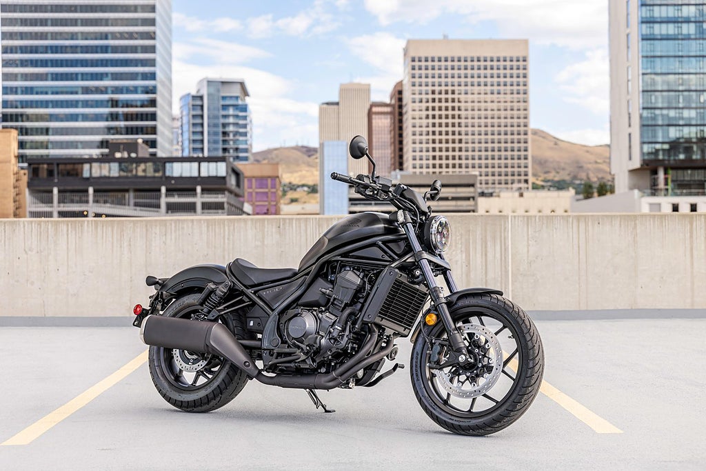 Honda CMX1100 REBEL BOKA DIN 2026:a IDAG!