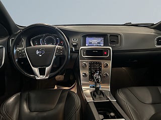 Volvo V60 D5 Plug-in Hybrid AWD Summum Navi/Pvärm/Skinn/BT/Drag