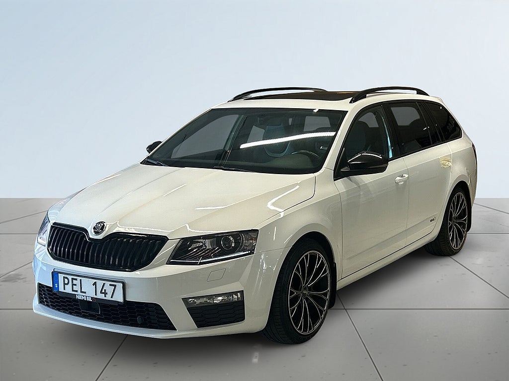 Skoda Octavia Kombi 2.0 TDI 4x4 RS Drag Mvärme B-kamera Panorama S&V