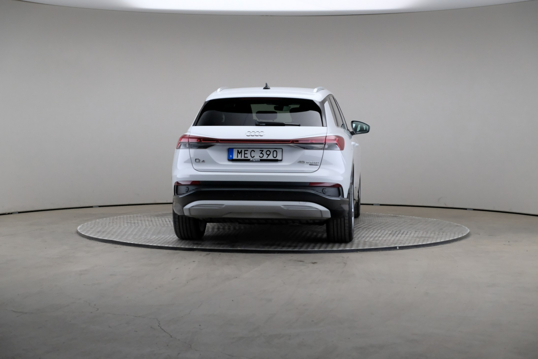 Audi Q4 e-tron 2024, photo 2/10