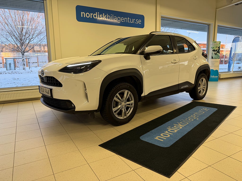 Toyota Yaris Cross Hybrid AWD Automat Active SUV *MoK S/V-dubb* Moms/VAT*