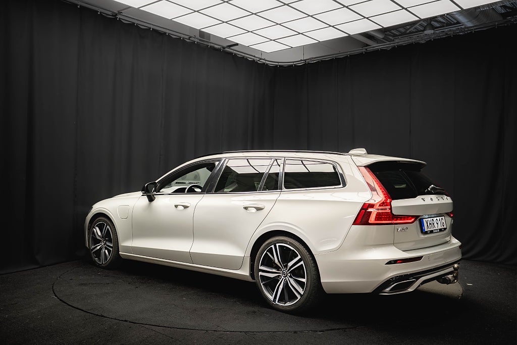 Volvo V60 T6 AWD R-Design PANO DRAG H/K HUD 95%SoH 1-ÄGARE MOMS