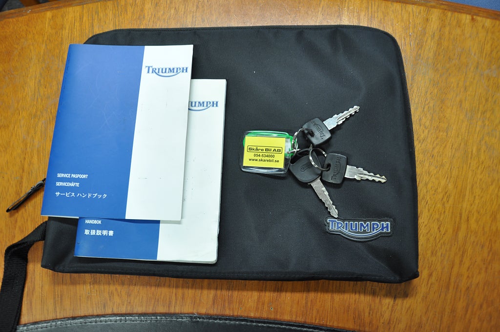 Triumph Sprint ST 955i 2004 - miniatyr 8