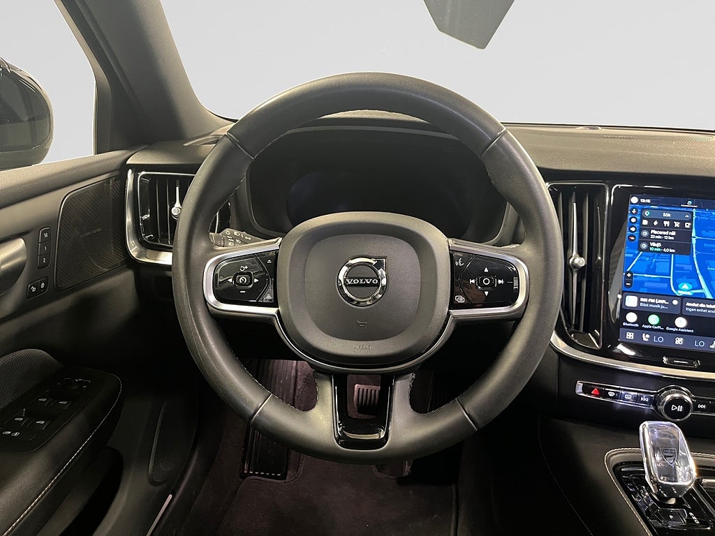 Volvo V60 Recharge T6 AWD Plus Dark 399hk H/K DRAG Orrefors NAVI bild 12