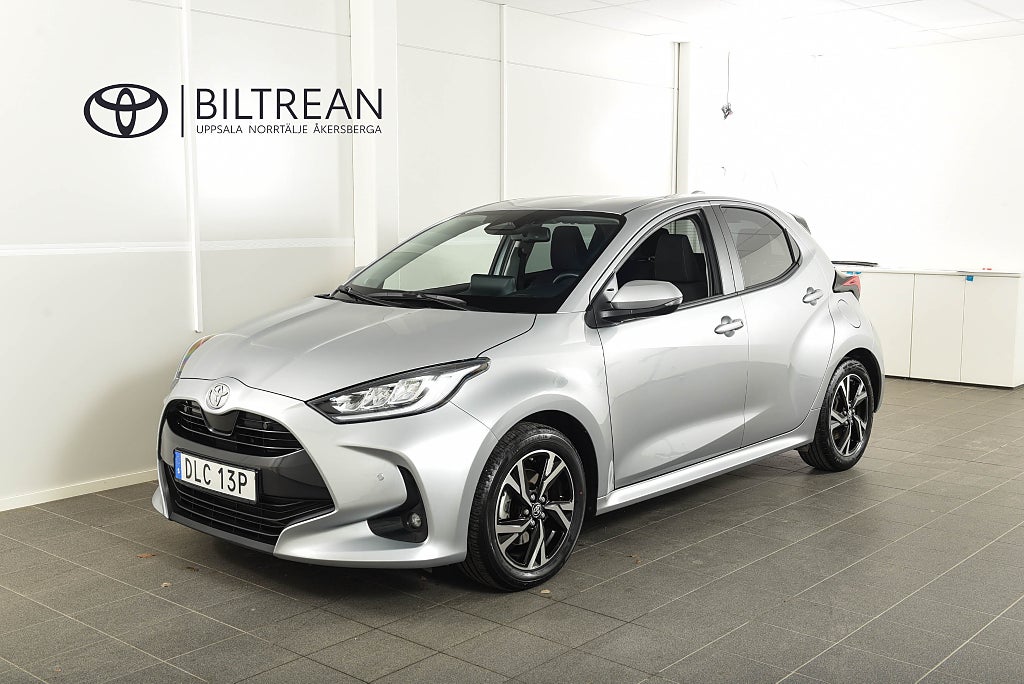 Toyota Yaris Elhybrid Active Plus Säkerhetspaket Backkamera MOMS 