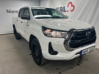 Toyota Hilux Dubbelhytt 2.4 AWD Hero MOMS/Drag/M-värm/Kamera