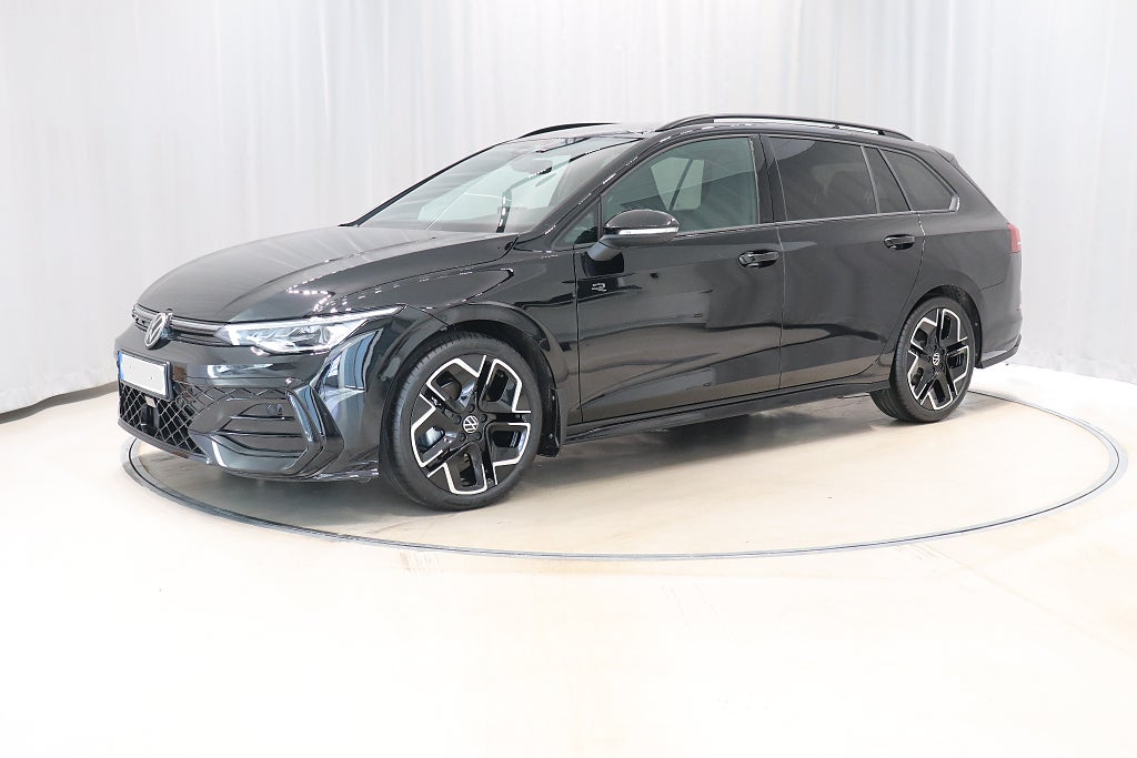 Volkswagen Golf Sportscombi R-Line 1,5 TSI 150Hk Drag Värmare DEMO 2026