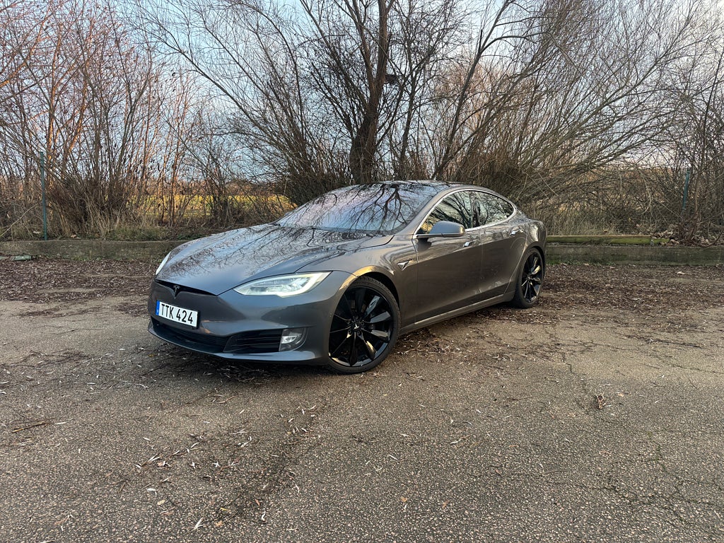 Tesla Model S 90D Gratis Supercharge AutoPilot Panorama