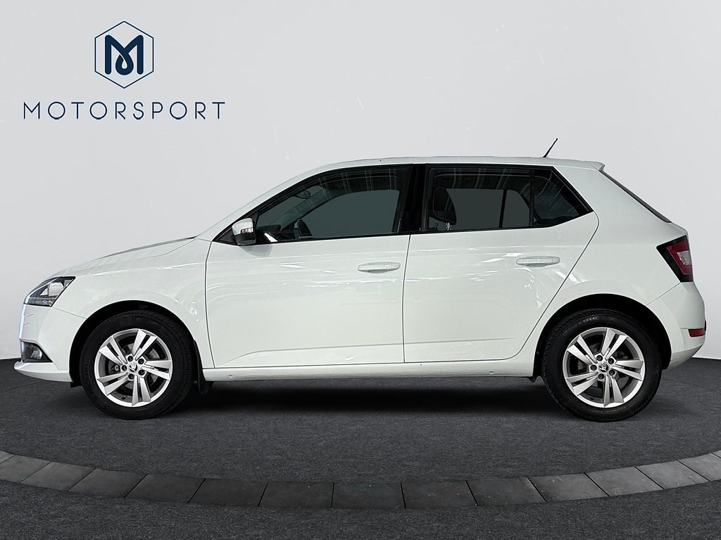 Skoda Fabia 1.0 TSI Dragkrok Carplay Sensorer Farthållare bild 2