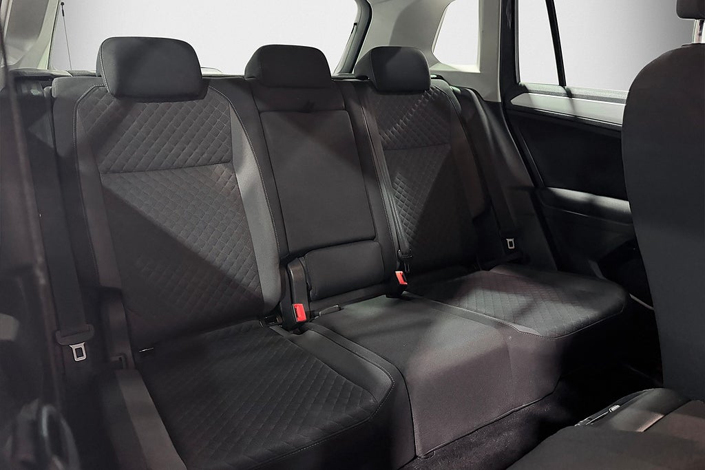 Volkswagen Tiguan TSI 150hk DSG 4M R-Line | Drag | Värmare | Kamera |