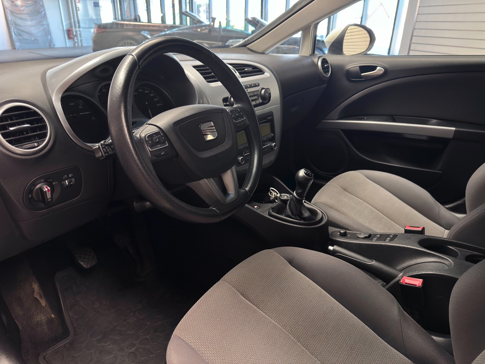 Seat Leon 1.2 TSI Style 105 hk | Fullservad 2011 - miniatyr 9
