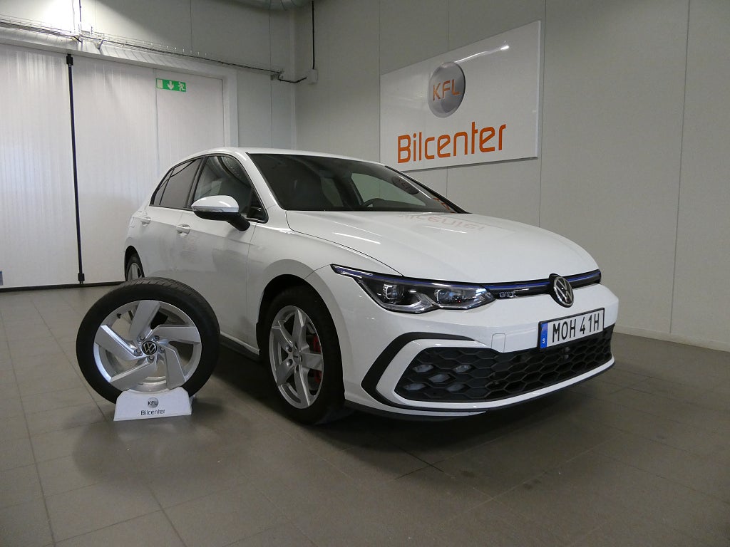 Volkswagen Golf GTE 1.4 TSI  *KFL 10 år 2,99%* Värmare-Navi-SoV