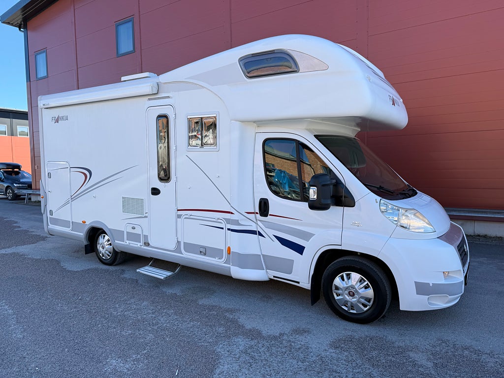 Fiat Frankia A 680 131hk ALDE barnkammare markis solcell m.m 