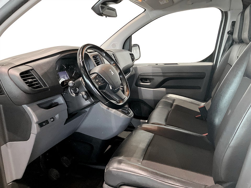 Bild på Peugeot Expert PRO+ 2.0 BHDi 122hk L3H1 P-SENSORER DRAG