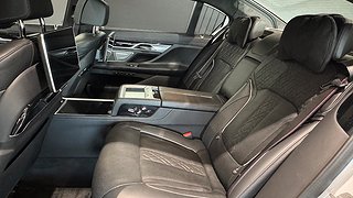 Sedan BMW 750 10 av 20