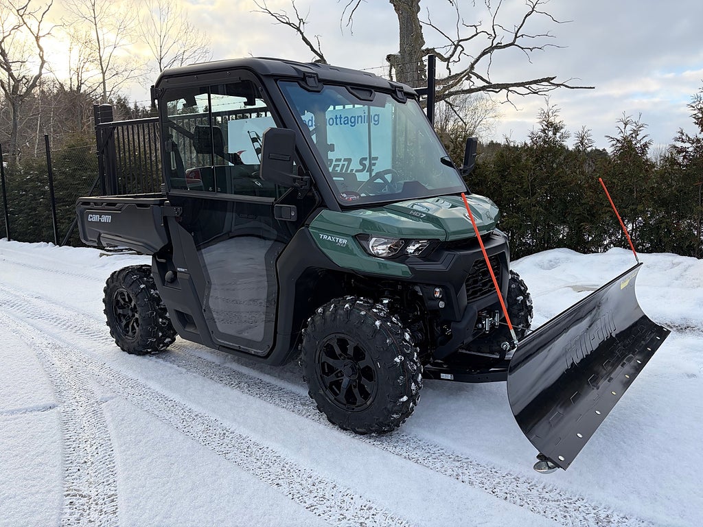 Can-Am Traxter HD 7 XU med Hytt & Plog, endast 4 mil 