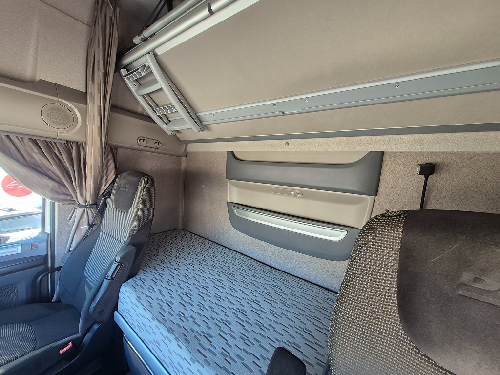 DAF XF 510 FTS 6x2 dragbil