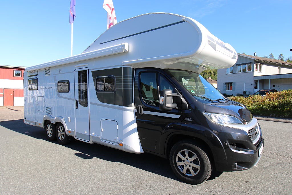 LMC Grand Breezer A 834 Långbäddar  fullutrustad 1 Års garan