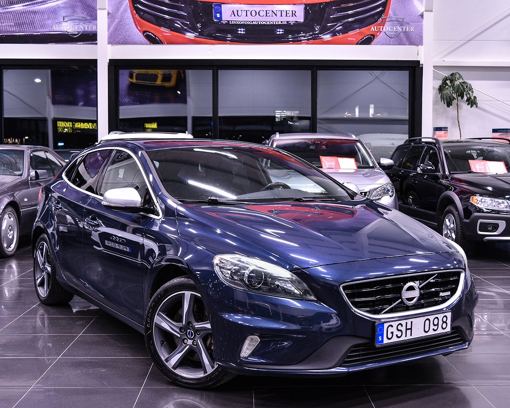 Volvo V40 D4 Geartronic R-Design 1-Ägare |B-Kam|Keyless-Go|