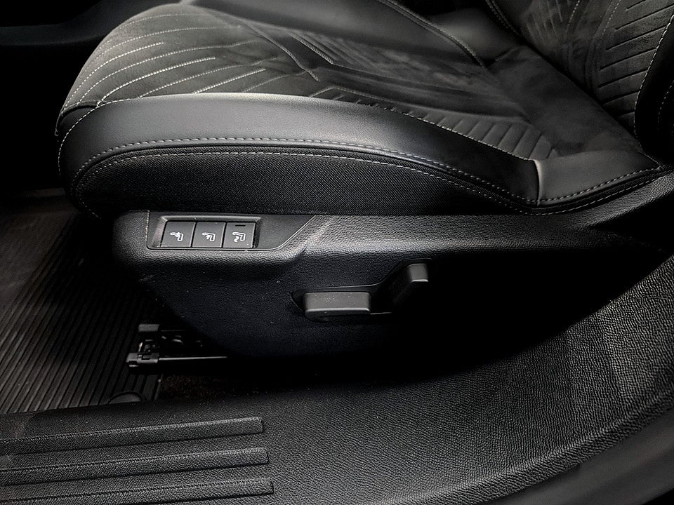 Bild på Peugeot 2008 GT 1.2 PT 130hk Aut B-KAMERA ELSTOL NAVI