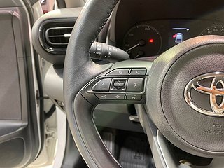 Halvkombi Toyota Yaris 16 av 22