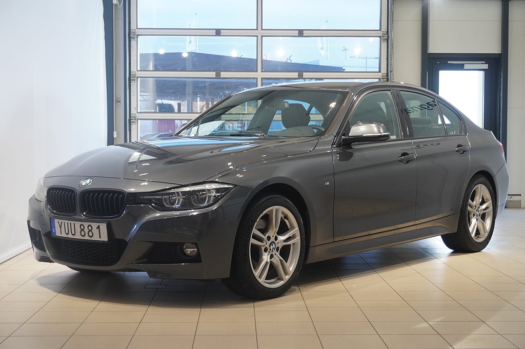 BMW 330i Sedan 3,65% ränta M-Sport Automat Drag Shadow PDC LED