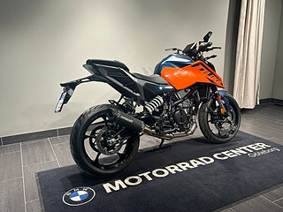 KTM Duke 125/Endast 626 mil/Dominator slip-on/stealth speglar