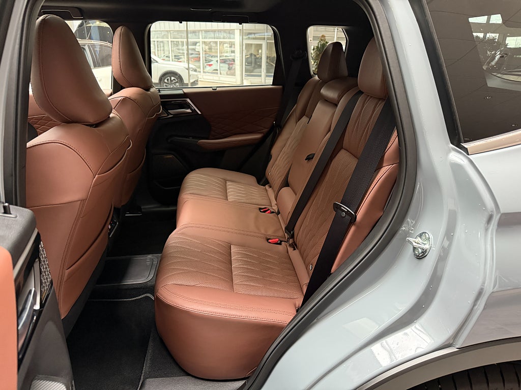 Mitsubishi Outlander INSTYLE PHEV EDITION 4WD  thumbnail